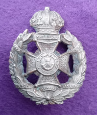 WWI / WWII Rifle Brigade Victorian Pattern White Metal Cap Badge.    A1-17