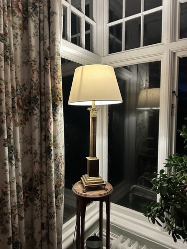 Tall corinthian column - x,