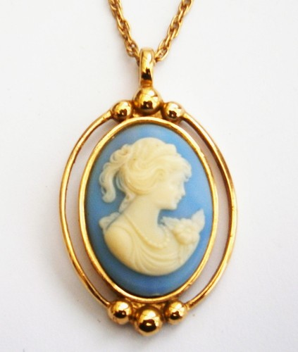 U92 vintage blue cameo - vintage, lady