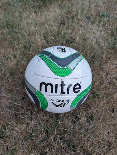 Mitre monde v12 match football - match,