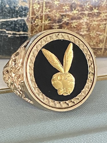 9ct gold playboy sovereign - 9ct,