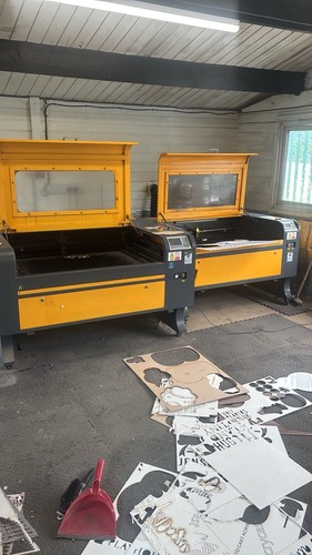 Laser cutting machine with - laser,