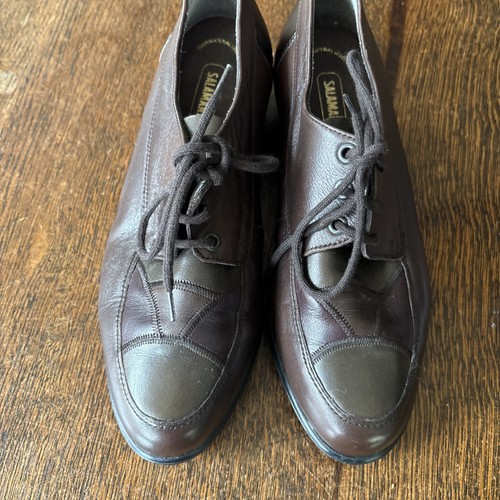 Ladies flat lacing shoes - flat, by