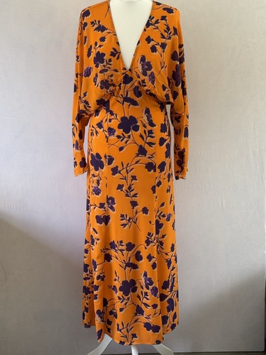 Never fully dressed - never, orange