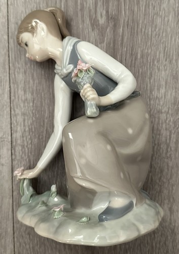 Lladro figurine 1172 girl - lladro,