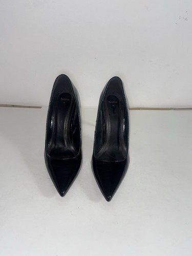 Black patent leather pointed