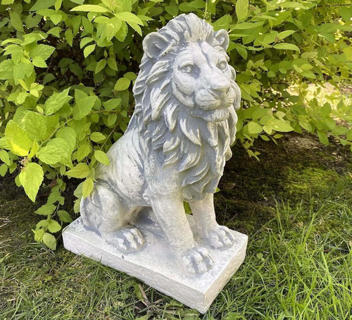 Garden statue lion - , guardian
