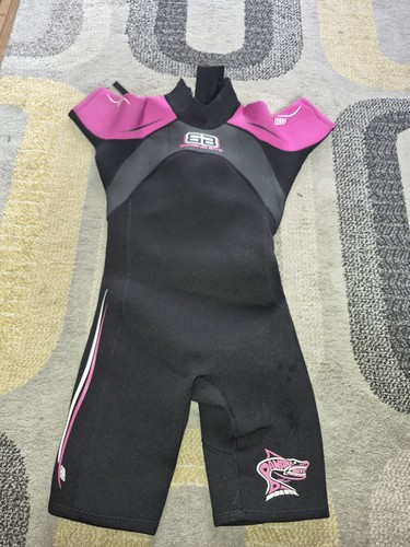 Black and pink banana bite - black,
