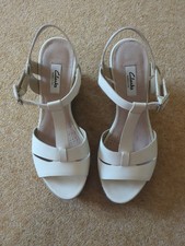 Clarks 6.5 D Cream Wedge