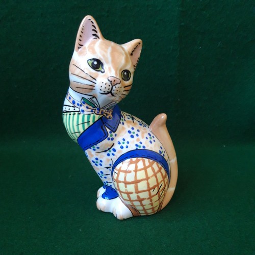 Ginger cat figurine hand - -,