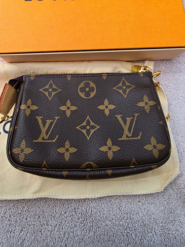 Louis vuitton mini pochette - louis,