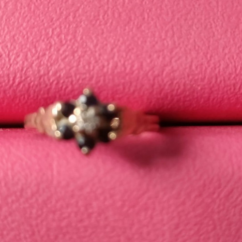 9ct gold sapphire with black - 9ct,