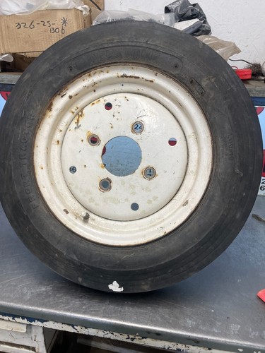 Front stud wheel - front, 4