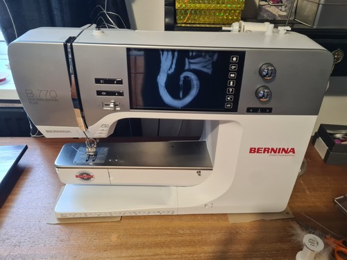 Bernini sewing machine with - sewing,