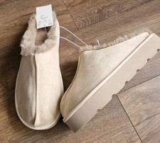 Nwt beige fleece lined slippers size M 5/6