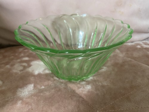 Uranium green glass - uranium, 14cm