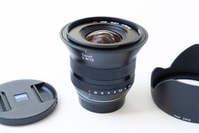 Zeiss touit 12mm - f2.8, x