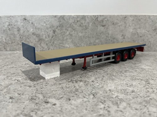 Corgi tri axle flatbed - -,