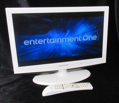 Samsung white lcd - 22",