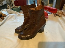 Beautiful Leather Zipped Victorian Ankle Boots. Authentic & Unique Size 5 Brown