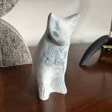 Vintage Carn Pottery Penzance Cornwall Blue Cat Sitting Flowers 12.5cm Exc Cond