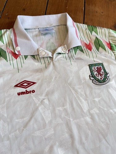 Wales 1990 away - football, shirt