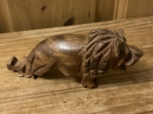 Small wooden lion ornament - , vgc