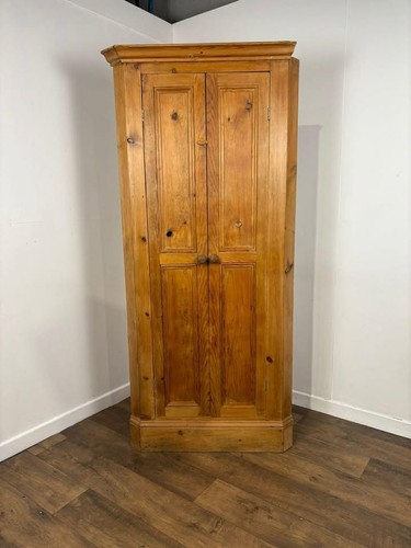 Vintage stripped pine corner - stripped,