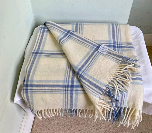 Laura ashley 100 wool - laura, 100%