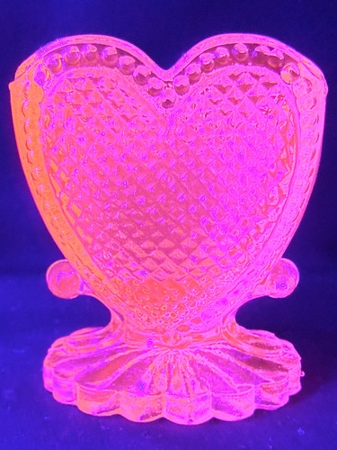 Green vaseline glass heart - vaseline,