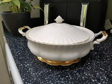 ROYAL ALBERT VAL D` OR LIDDED TUREEN