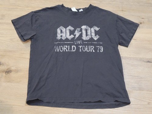 Dc gray graphic t - &,