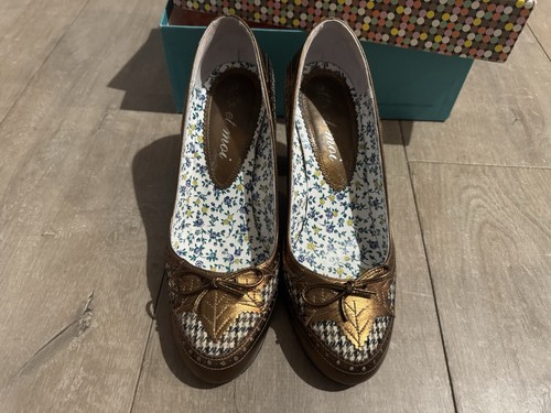 Stunning vintage inspired