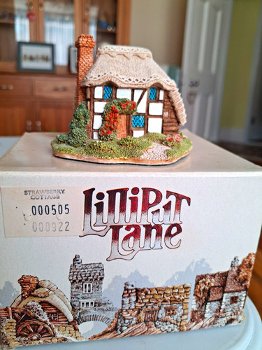 Lilliput lane strawberry - lane,