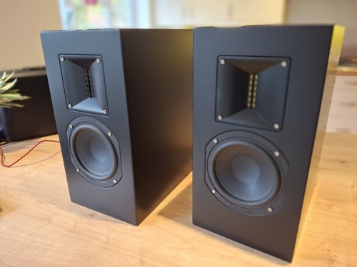 Roksan tr5 speakers satin - s2,