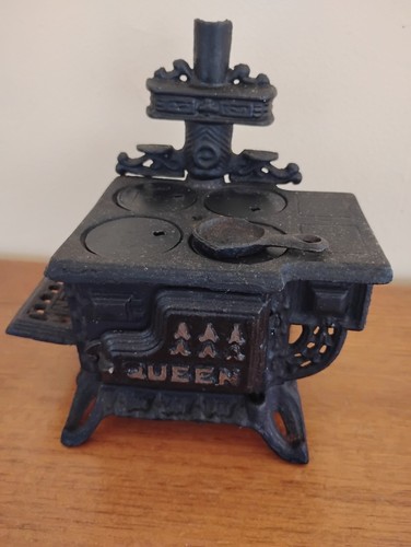 Vintage queen cast - queen, iron