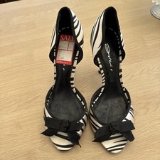 Dolcis Heels Size 3 Zebra