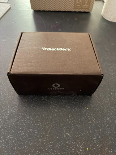 Sealed blackberry storm 9500 - blackberry,