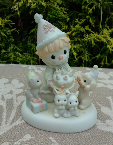 Precious moments figurine 10 - moments,