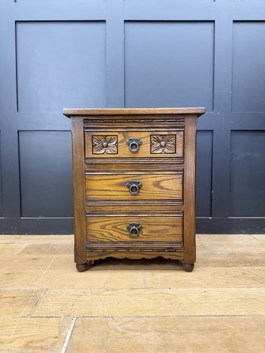 Old charm oak bedside cabinet - old,
