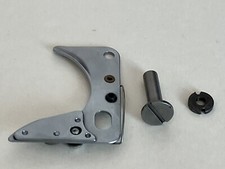 Genuine Singer Futura 2000 Sewing Machine Accessory -Bobbin Case Retainer 383701