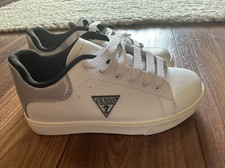 Girls Guess White HEELEYS  Low Top Trainers Compartment For Wheels sz 2