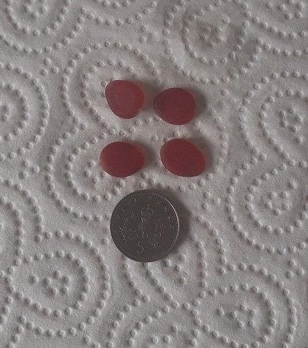 Small red pieces recycled - red,