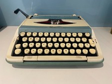Vintage 1970s Smiths Corona typewriter blue white in Case