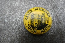 Castle Hedingham Youth Hostel YHA Pin Badge Button (L3B)