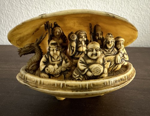 Japanese celluloid clam shell - clam,