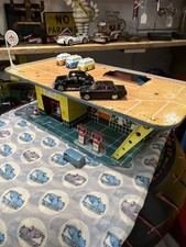 VINTAGE TIN PLATE TOY  GARAGE
