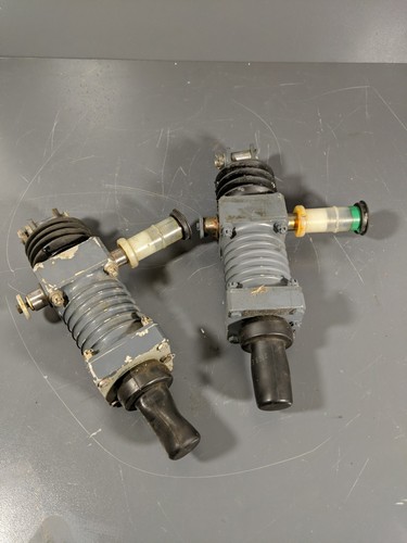 Pair hydraulic actuators - pair,