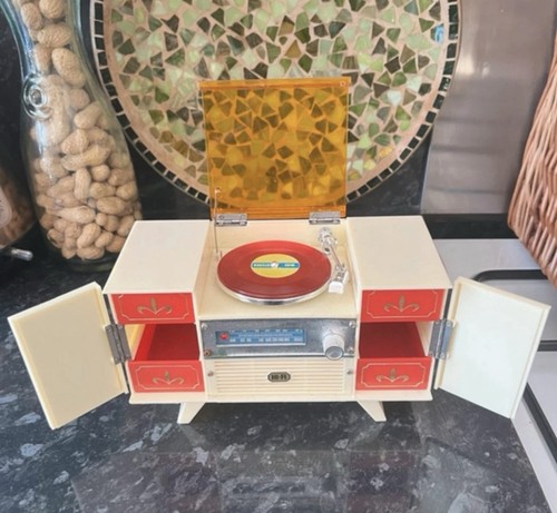 Vintage radiogram wind - wind, up