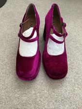 Gorgeous ESSKA velvet Shoes